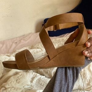 Dream Paris Wedges